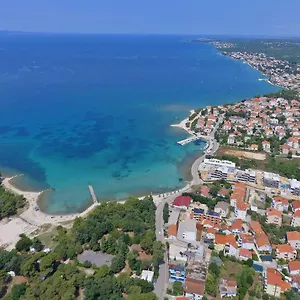 & Hegic Zára